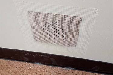 壁面のリペアプレートでの穴処理